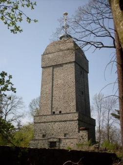 DER BISMARCKTURM AUF DEM DOMMERBER